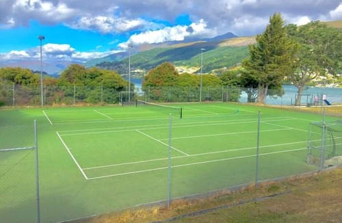 Frankton Apartment | Frankton HOT TUB! - Location is Everything!