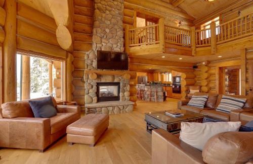 Granby House | Fraser Chalet w/Hot Tub & Mountain Views