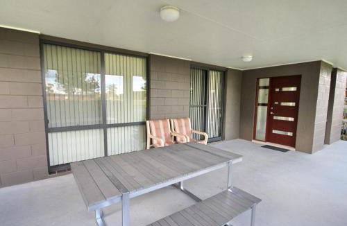 Laurieton Apartment | Frasers Cottage