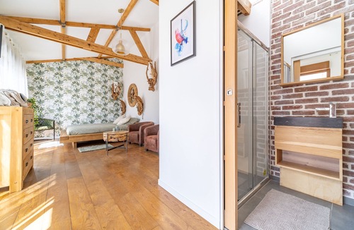 Quartier de la Folie-Mericourt Hotel | FRATERNITY-HOTEL