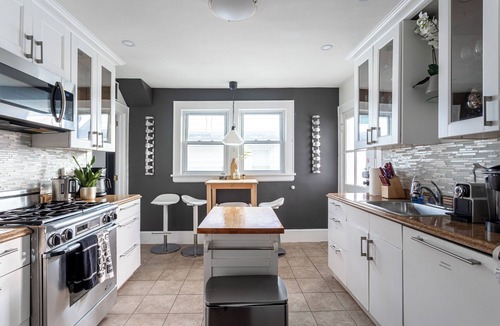 Cove - East Side - Shippan House | Fred Deluxe 7BR by I95