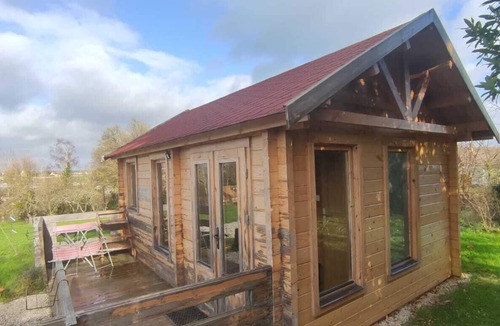 Saint-Ouen-de-Mimbre Ski Chalet | fred's cottage