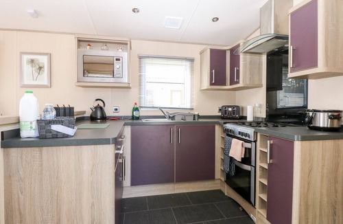 Hopton Cottage | Freddy's Lodge, Foxburrow Hang