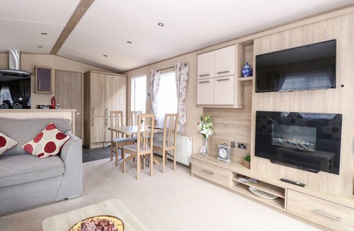 Hopton Cottage | Freddy's Lodge, Foxburrow Hang