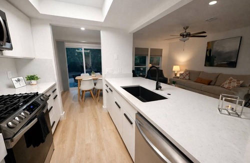 East Oak Hill House | Free $100~2 King BR~Priv Baths~Pet Friendly~Park