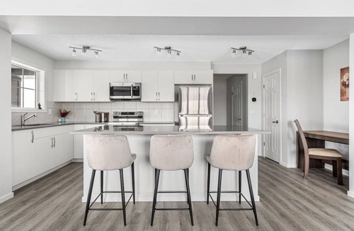 Airdrie House | Free Banff Access » AC » Garage » Family Friendly