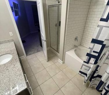 North Decatur Apartment | FREE bottle of wine upon request W/ FREE Parking