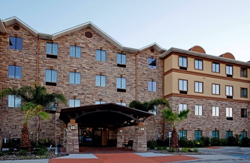South Side Apartment | Free Breakfast Buffet! Great Location Near Area Beaches!