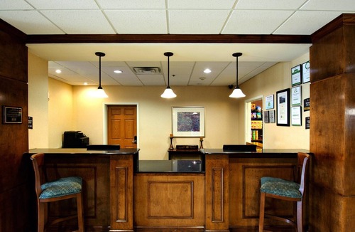 South Side Condo | Free Breakfast Buffet. Pool Access. Close to Great Beaches!