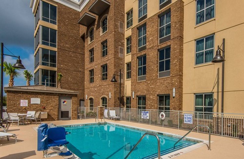 Charleston Condo | Free Breakfast Buffet + Outdoor Pool + Free Wi-Fi | Great Location + Bridge and Harbor View!