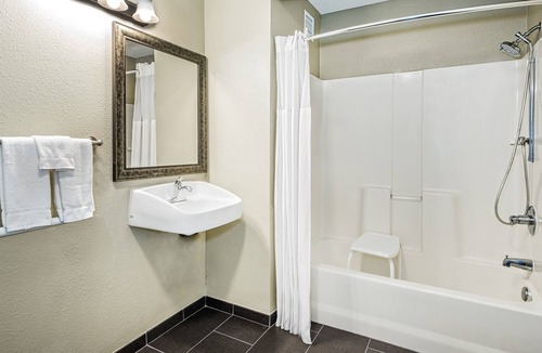 Round Rock West Condo | Free Breakfast Buffet. Outdoor Pool. Gym. Great for Business Travelers!