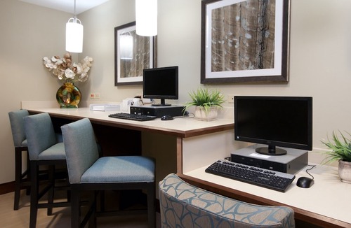 Amherst Apartment | Free Breakfast Buffet + 20 Minutes from Niagara Falls! Pool & Hot Tub.