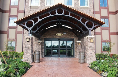 Aldine Apartment | Free Breakfast Buffet + Outdoor Pool + 24-Hour Business Center