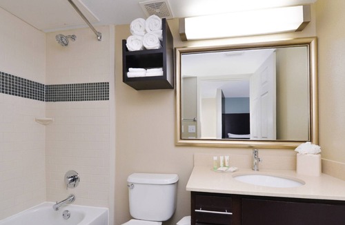 Far North Dallas Condo | Free Breakfast Buffet + Outdoor Pool + Free Wi-Fi | Comfy Suite
