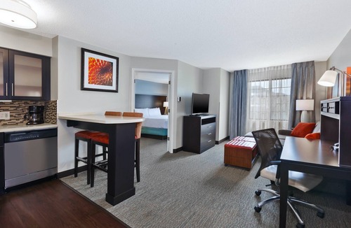 Shelby Township Condo | Free Breakfast Buffet. Pool & Hot Tub Access. Great Location!