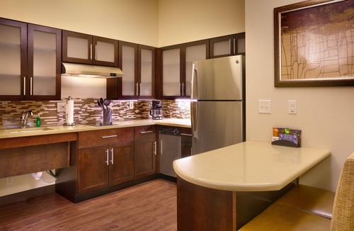 Cheyenne Apartment | Free Breakfast Buffet. Pool, Hot Tub & Gym. Great Location!