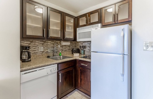 Davenport Condo | Free Breakfast, Free Wi-Fi, Indoor Pool + Hot Tub | Comfy Suite