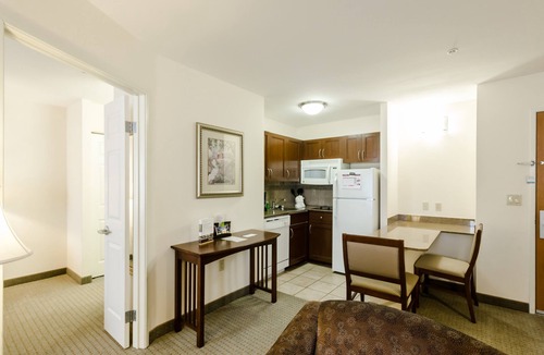 Montopolis Apartment | Free Breakfast + Free Wi-Fi + Outdoor Pool | Near Austin Airport