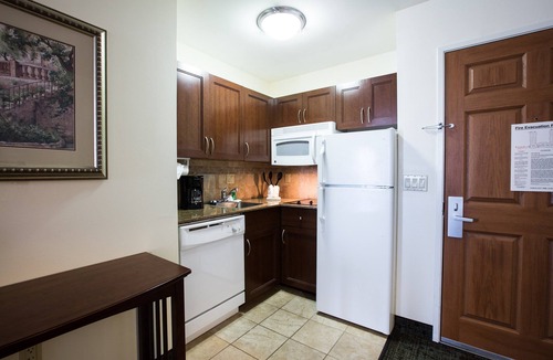 Montopolis Apartment | Free Breakfast + Free Wi-Fi + Outdoor Pool | Near Austin Airport