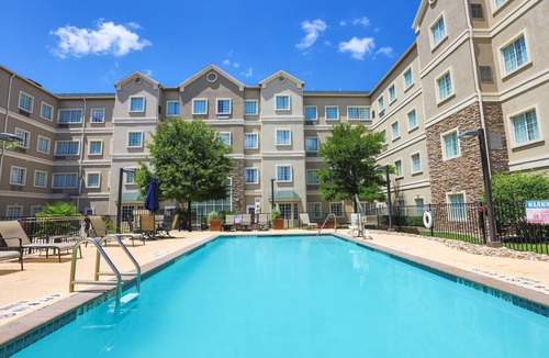 Montopolis Apartment | Free Breakfast + Free Wi-Fi + Outdoor Pool | Near Austin Airport