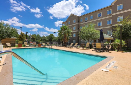 Montopolis Apartment | Free Breakfast + Free Wi-Fi + Outdoor Pool | Close to Austin Airport