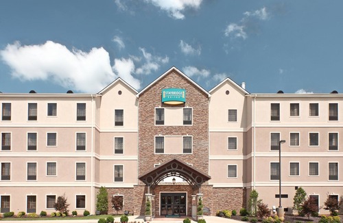 Rogers Condo | Free Breakfast. Gym. Close to Mercy Hospital Northwest Arkansas!