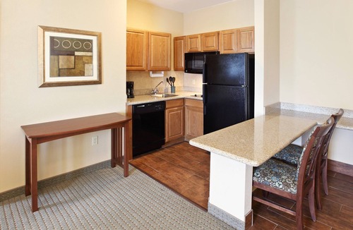 Rogers Condo | Free Breakfast. Gym. Near Mercy Hospital Northwest Arkansas!