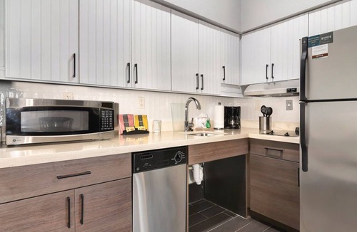 Longview Apartment | Free Breakfast. Indoor Pool. Short Drive to Maude Cobb Convention Center.