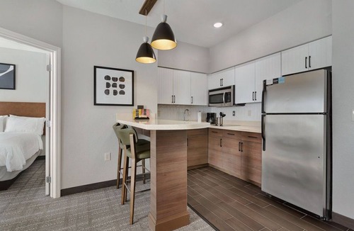 Longview Condo | Free Breakfast. Indoor Pool. Near Major Businesses.