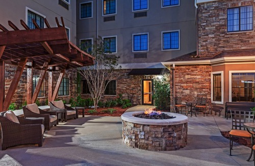 Fossil Creek Condo | Free Breakfast. Outdoor Pool. King Suite w/Easy Access to Convention Center