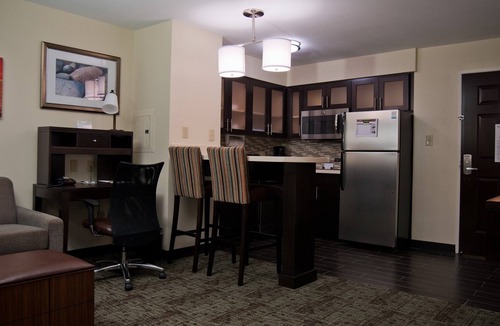 Barker Condo | Free Breakfast + Outdoor Pool + Hot Tub | Modern Suite