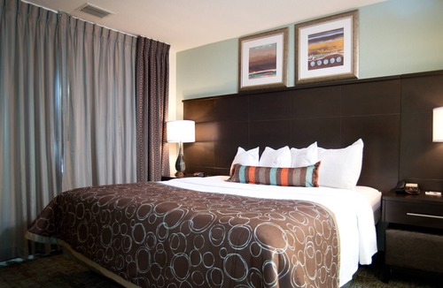 Barker Condo | Free Breakfast + Outdoor Pool + Hot Tub | Modern Suite