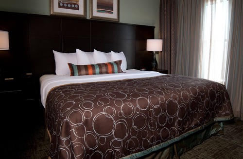 Barker Condo | Free Breakfast + Outdoor Pool + Hot Tub | Modern Suite