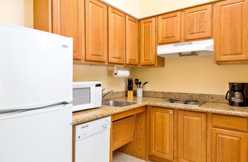 McAllen Condo | Free Breakfast. Outdoor Pool & Hot Tub. Great Location! Near the University of Texas Rio Grande Valley