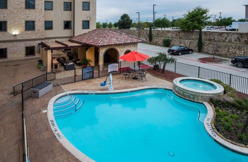 Irving Apartment | Free Breakfast + Pool | Accessible Suite