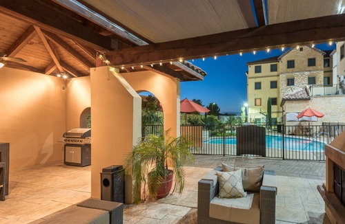 Irving Apartment | Free Breakfast + Pool | Accessible Suite