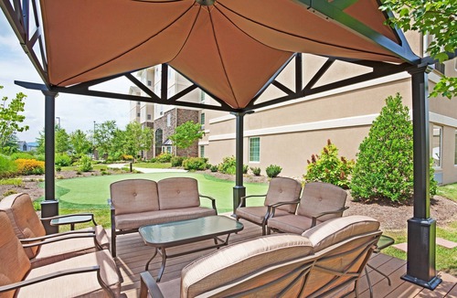 Oak Ridge Condo | Free Breakfast. Pool & Gym. King Suite. Your Next Trip!
