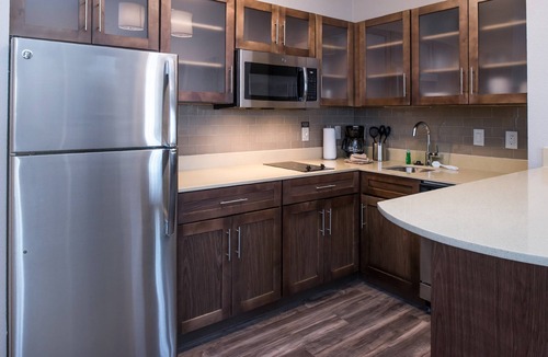 Pecos Apartment | Free Breakfast. Pool. Gym. Close to Maxey Park Zoo!