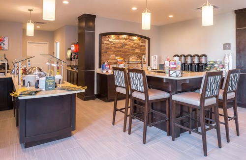 Pecos Apartment | Free Breakfast. Pool. Gym. Great for Business Travelers!