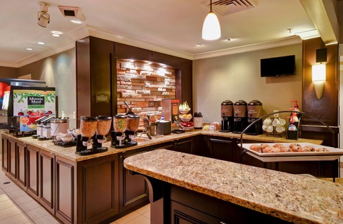 Madison Condo | Free Breakfast. Pool + Hot Tub. Near UW-Madison!