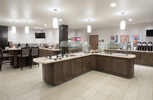 Rapid City Apartment | Free Breakfast. Pool & Hot Tub. Great for Business Travelers!