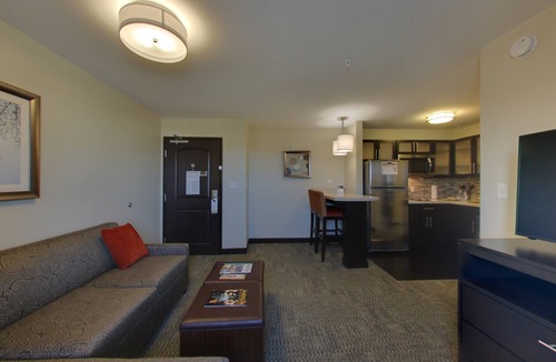 Madison Condo | Free Breakfast. Pool with a Slide. Your Next Trip!