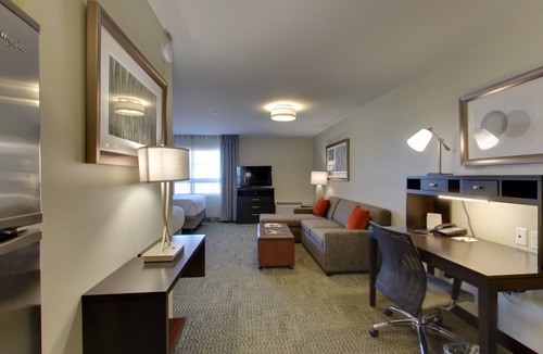 Madison Apartment | Free Breakfast. Pool with a Slide. Near Olbrich Botanical Gardens!