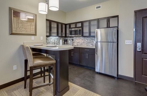 Maryland Heights Condo | Free Breakfast + Gym, and BBQ Area | Perfect Family Vacation!