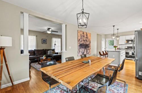 South Portland House | Free Champagne all Winter at Stylish Designer Retreat Sleeps 10