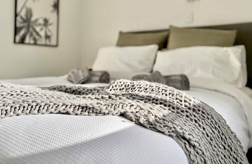 Hamilton House | Free Cleaning & Close to Everything!