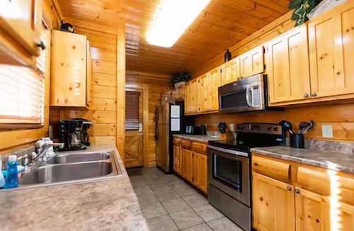 Pigeon Forge Cabin | Free Daily Activities - Spacious 4-Level Cabin with Game Room & Hot Tub
