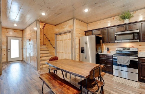 Sevierville Cabin | Free Dollywood Tix/HotTub/FirePit/Peaceful/Arcade/
