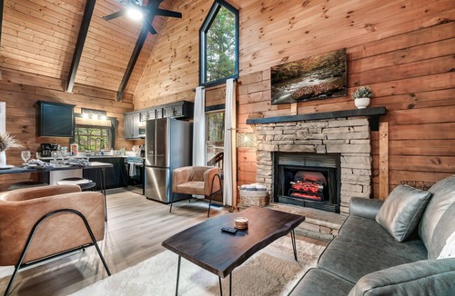Sevierville Cabin | Free Dollywood Tix/Couples Cabin/HotTub/