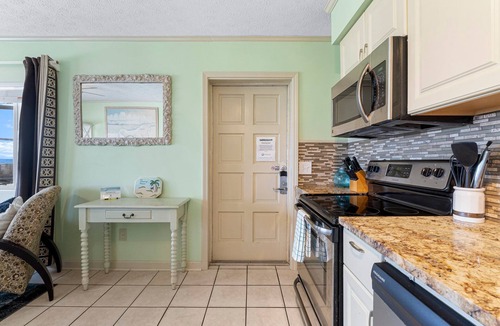 Silver Sands Beach Condo | FREE Golf&Perks! Updated, Cozy Beachfront Bargain, Amazing Views, Pool&Grills